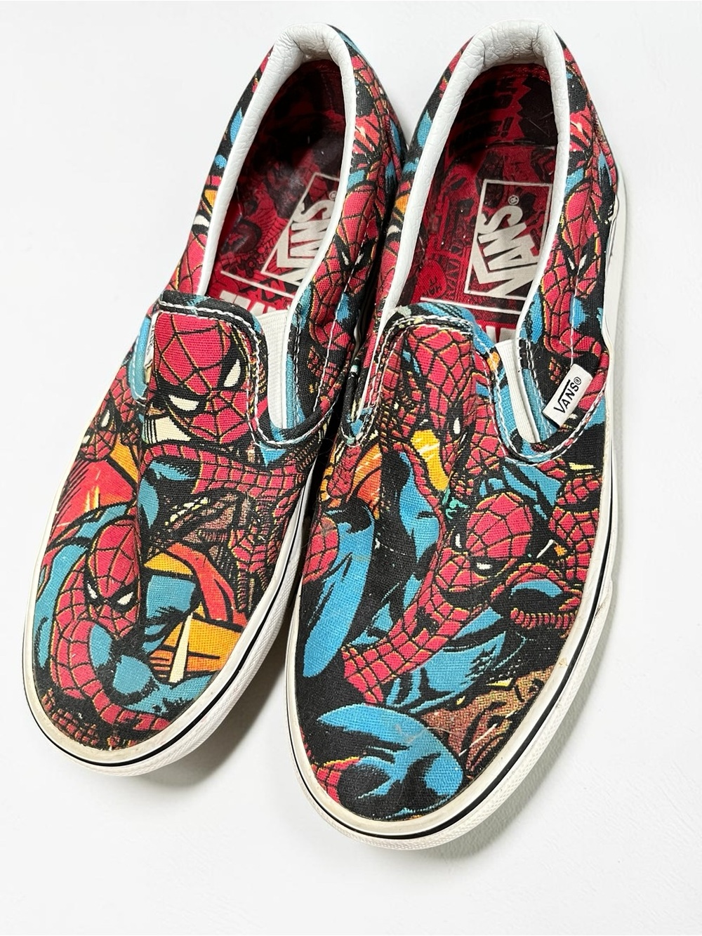 Vans marvel Slip-On Sneakers with Spider-Man Comic M6.5/W8